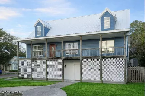 100 Moorefield Dr, Carolina Beach, NC 28428