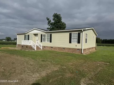 704 Wade Rd, Scotland Neck, NC 27874