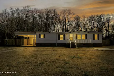 121 Woodcroft Ln, Rocky Point, NC 28457