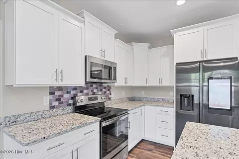 Kitchen - 175 W New England Ave, Pinebluff, NC 28373 photo 4 of 6