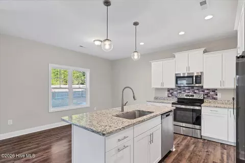 Kitchen - 175 W New England Ave, Pinebluff, NC 28373 photo 5 of 6