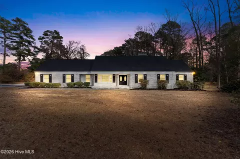 305 Country Club Dr, Jacksonville, NC 28546