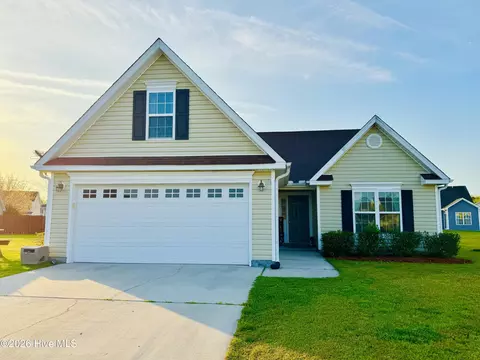 100 Kenmore Ct, New Bern, NC 28560