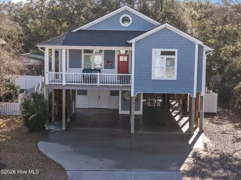305 E Yacht Dr, Oak Island, NC 28465