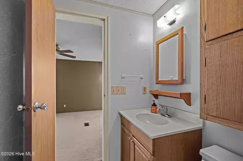 Bath - 630 Seashore Dr, Atlantic, NC 28511 photo 3 of 7