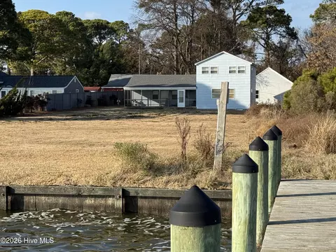 133 Ferry Dock Rd, Knotts Island, NC 27950
