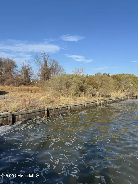 129 Ferry Dock Rd, Knotts Island, NC 27950