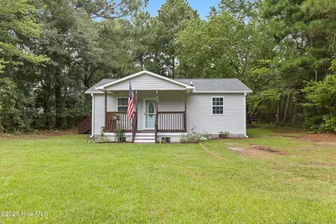 614 Saint Johns Church Rd, Hampstead, NC 28443