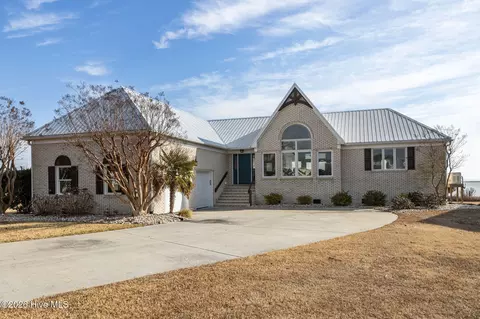 515 Blue Heron Dr, Newport, NC 28570