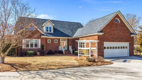 6303 Pointe Ln, Rocky Mount, NC 27803