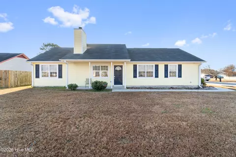 601 Cannon Ct, Hubert, NC 28539