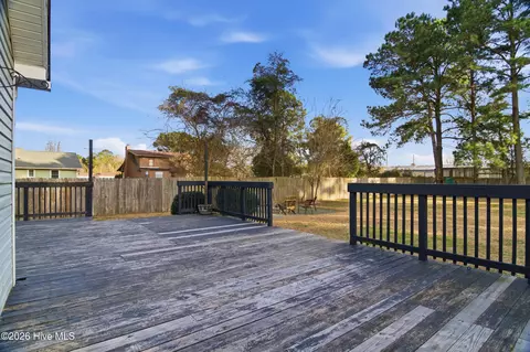 Exterior - 103 Hunt Dr, Hubert, NC 28539 photo 4 of 6