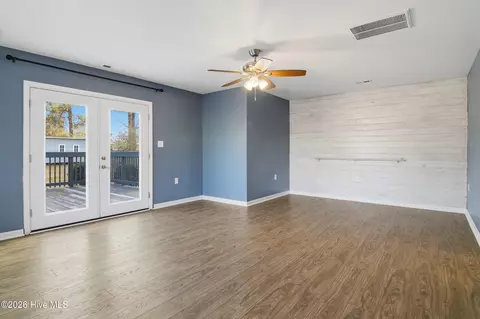 Living - 103 Hunt Dr, Hubert, NC 28539 photo 3 of 3