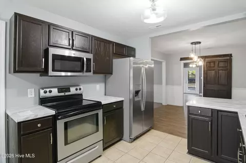 Kitchen - 103 Hunt Dr, Hubert, NC 28539 photo 2 of 2
