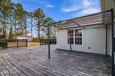 Exterior - 103 Hunt Dr, Hubert, NC 28539 photo 3 of 6
