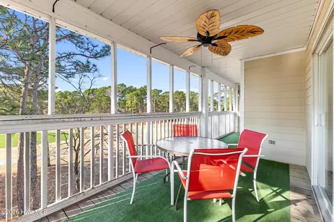 3350 Club Villas Dr # 405, Southport, NC 28461