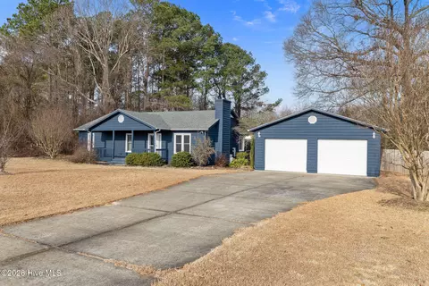325 Swinson Dr, Dudley, NC 28333