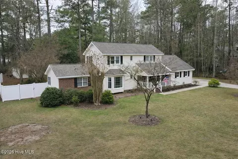 11300 Edinburgh Dr, Laurinburg, NC 28352