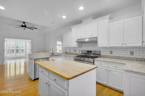 Kitchen - 116 Arbon Ln, New Bern, NC 28562 photo 3 of 7