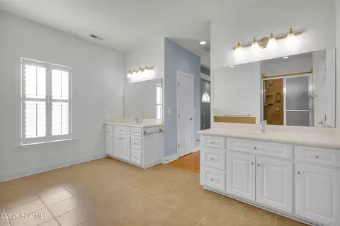 Bath - 116 Arbon Ln, New Bern, NC 28562 photo 2 of 6