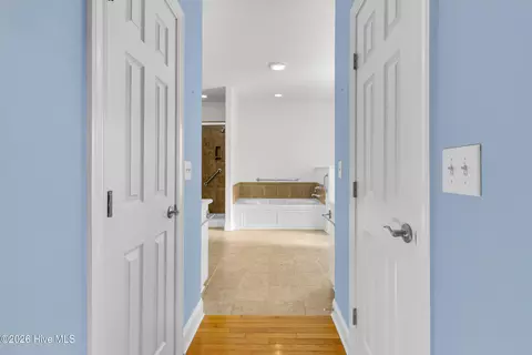 Entry Way - 116 Arbon Ln, New Bern, NC 28562 photo 3 of 4