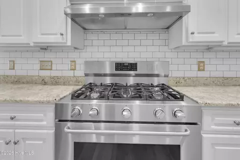 Kitchen - 116 Arbon Ln, New Bern, NC 28562 photo 5 of 7