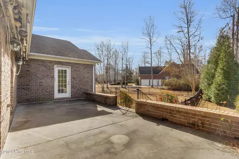 Exterior - 116 Arbon Ln, New Bern, NC 28562 photo 5 of 7