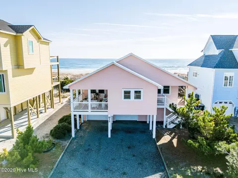 913 N Anderson Blvd, Topsail Beach, NC 28445