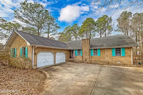 6318 Albatross Dr, New Bern, NC 28560