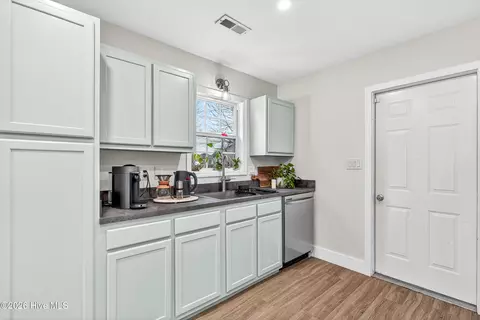 Entry Way - 290 Parnell Rd, Hubert, NC 28539 photo 3 of 4