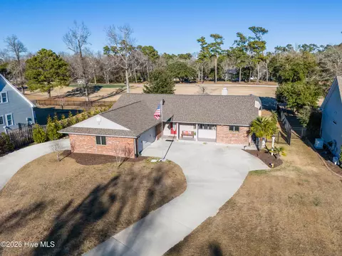 326 S Belvedere Dr, Hampstead, NC 28443