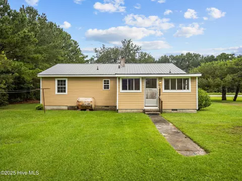 195 Queens Creek Rd, Swansboro, NC 28584