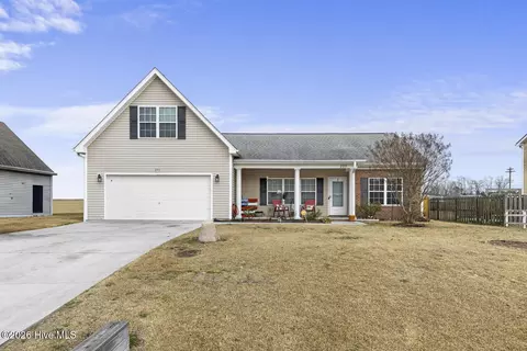 225 Bonanza Dr, Richlands, NC 28574