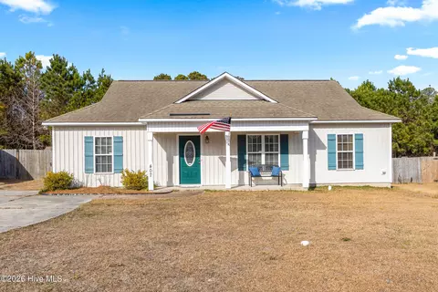 407 N Hines St, Holly Ridge, NC 28445