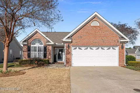 1800 Stone Wood Dr, Winterville, NC 28590