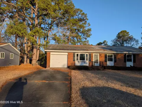 204 Shamrock Dr, Jacksonville, NC 28540