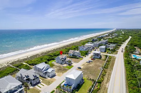 125 Roosevelt Dr, Pine Knoll Shores, NC 28512
