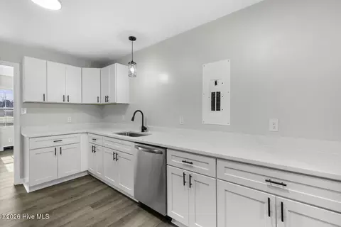 Kitchen - 282 Richlands Loop Rd, Richlands, NC 28574 photo 3 of 3