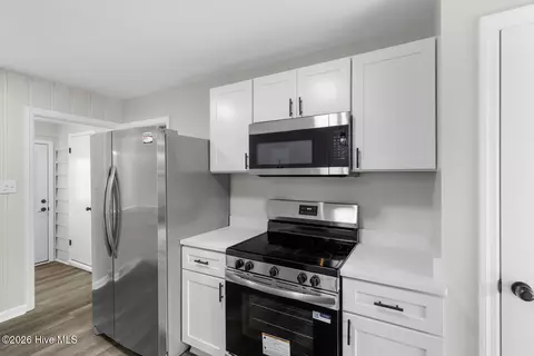Kitchen - 282 Richlands Loop Rd, Richlands, NC 28574 photo 2 of 3