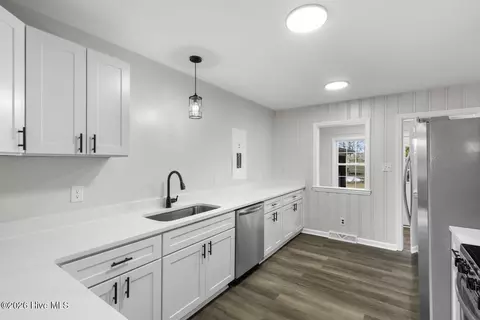 Kitchen - 282 Richlands Loop Rd, Richlands, NC 28574 photo 1 of 3