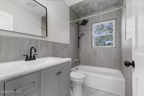 Bath - 282 Richlands Loop Rd, Richlands, NC 28574 photo 4 of 4