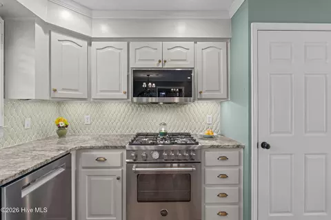 Kitchen - 135 Merion Cir, Pinehurst, NC 28374 photo 3 of 6
