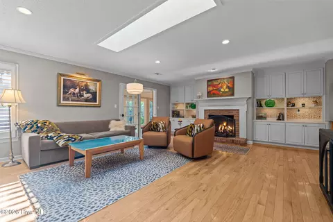 Living - 135 Merion Cir, Pinehurst, NC 28374 photo 1 of 3