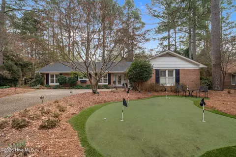135 Merion Cir, Pinehurst, NC 28374