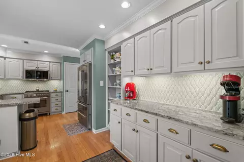 Kitchen - 135 Merion Cir, Pinehurst, NC 28374 photo 6 of 6