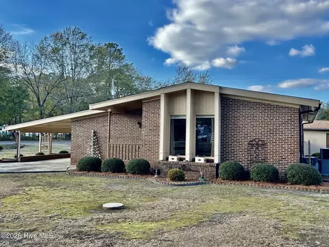 19001 2nd Ave, Laurel Hill, NC 28351