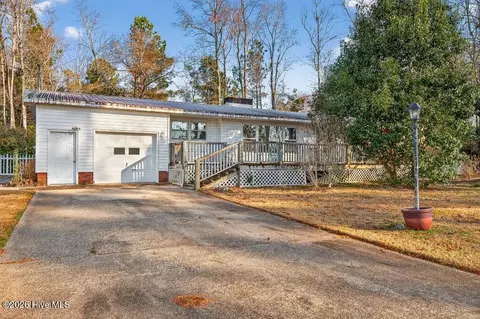 128 E Sherwood Dr, Havelock, NC 28532