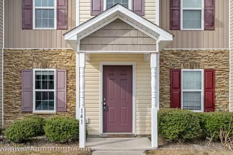 141 Glen Cannon Dr, Jacksonville, NC 28546