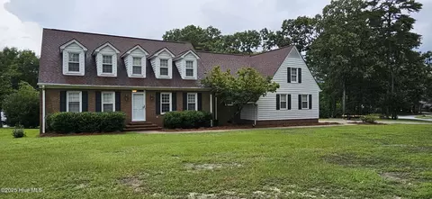 101 W Arrowhead Dr, Clinton, NC 28328