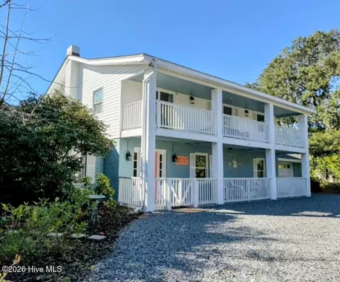 115 Paula Cir SE, Oak Island, NC 28465